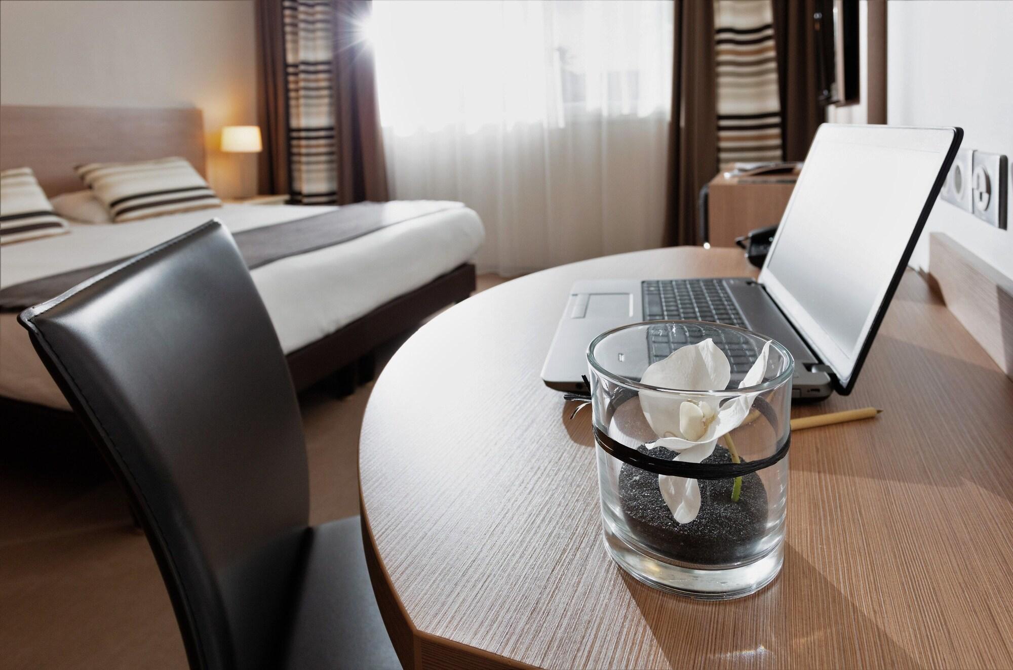Forme-hotel & Montpellier Sud-est - Parc Expositions - Arena Hotel 3*